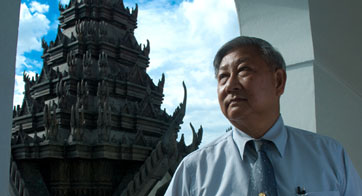 พลอากาศตรีอาวุธ เงินชูกลิ่น